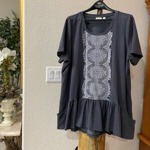 It’s a Loco Lounge Tunic Top Plus SZ:XXL Chic Charcoal Lace Detail Women's Tunic
